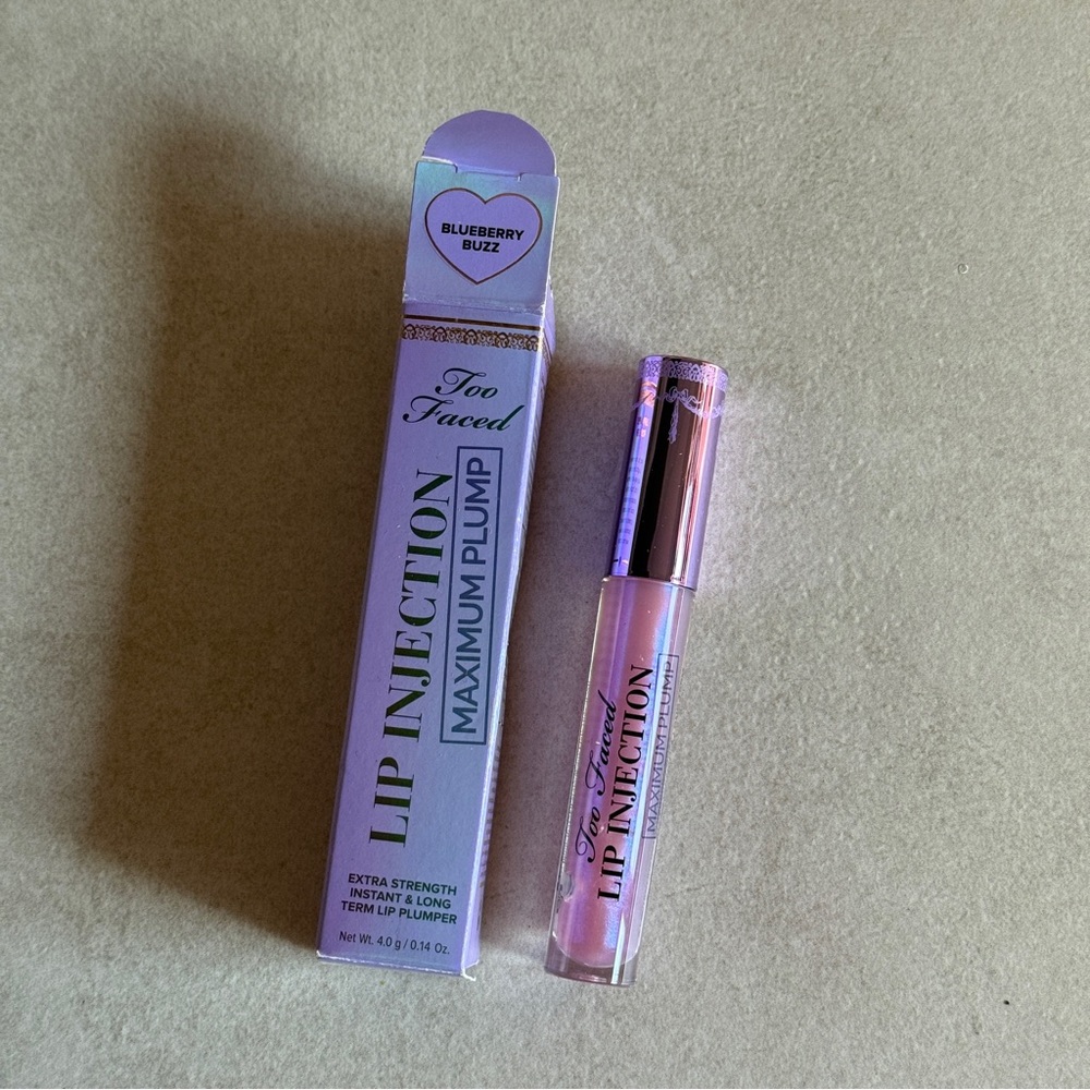 Too Faced Lip Injection Maximum Plump in Blueberry Buzz – Extra Strength
